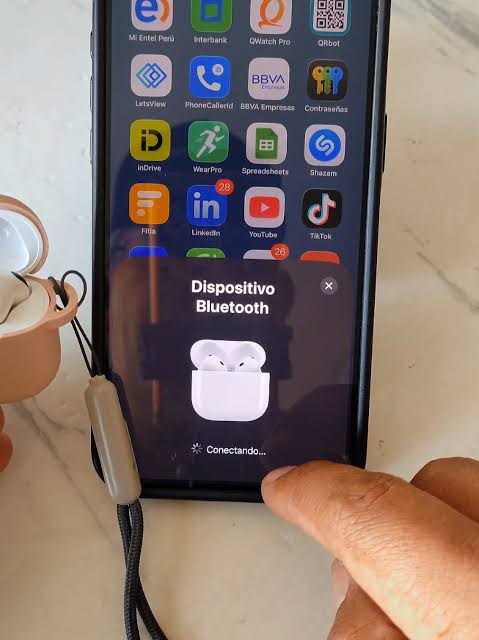 AirPods 4